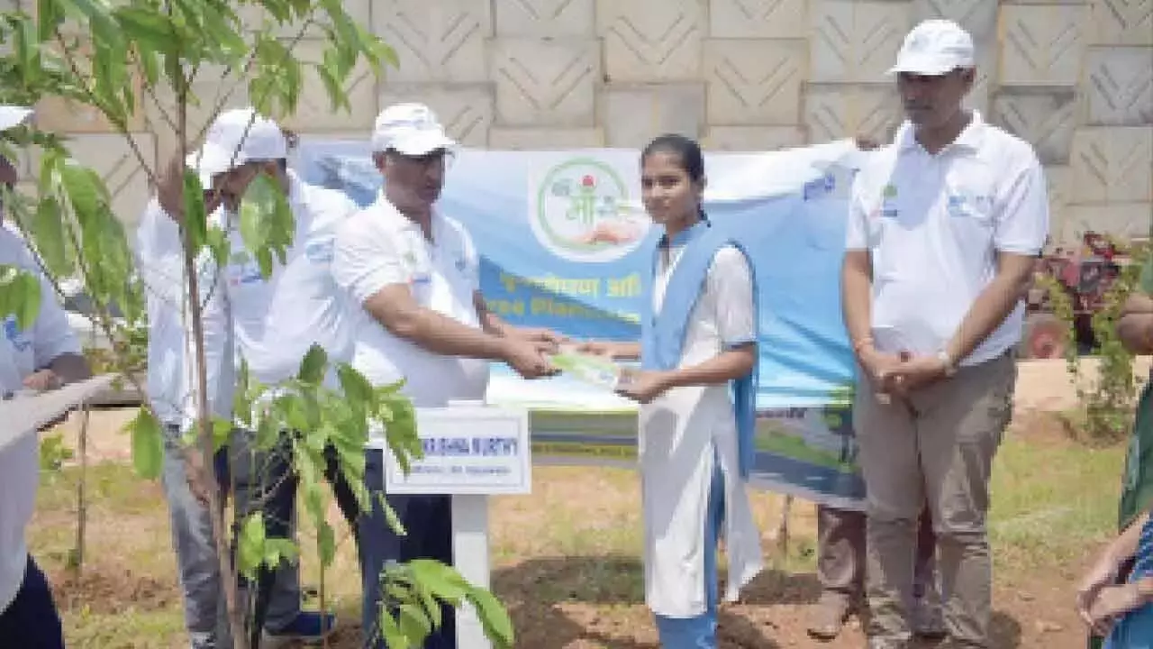 Andhra Pradesh: राष्ट्रीय राजमार्गों को सुंदर बनाए रखने का आह्वान