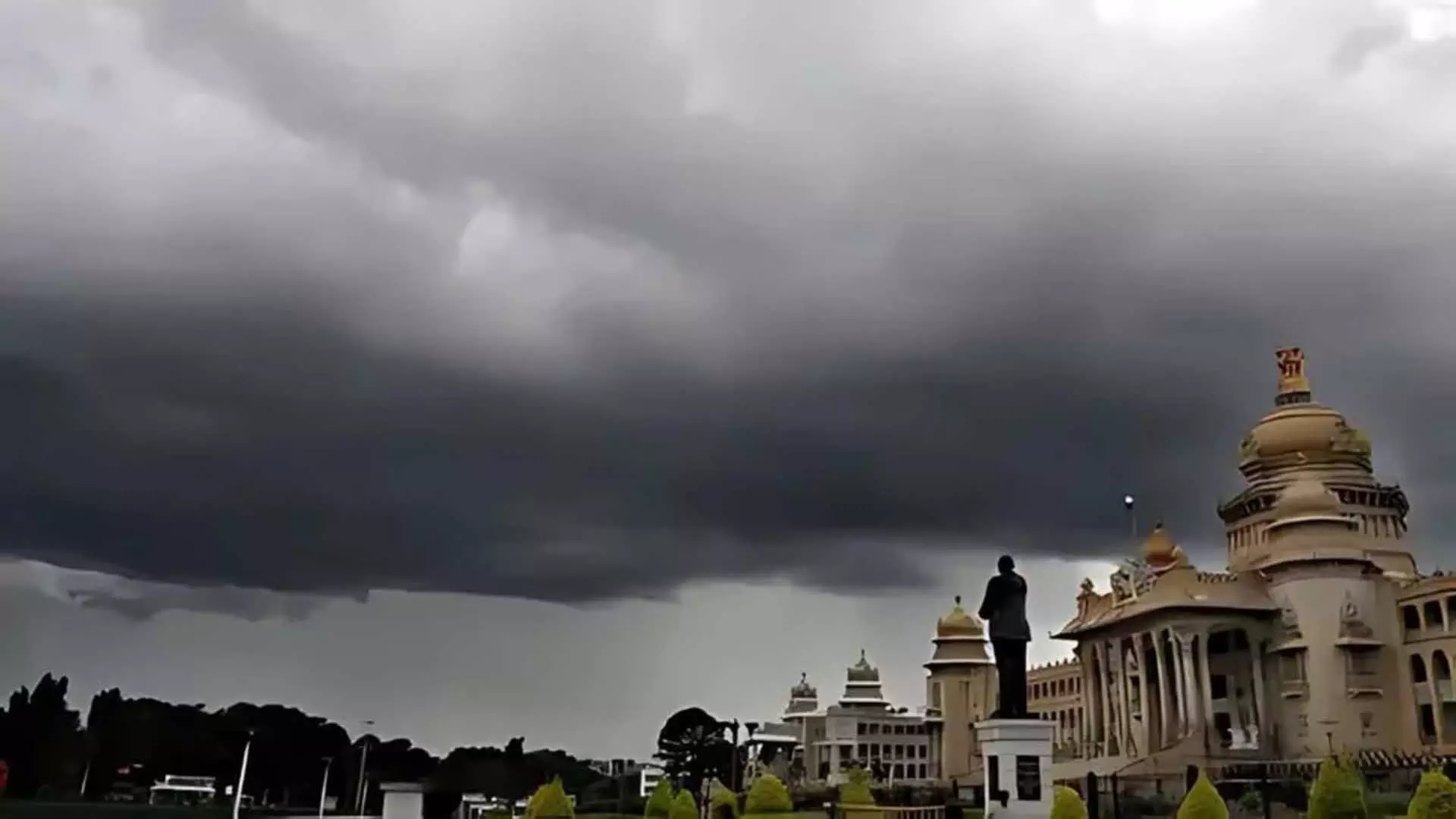 Bengaluru Weather: आईएमडी ने आसमान में बादल छाए रहने का अनुमान जताया