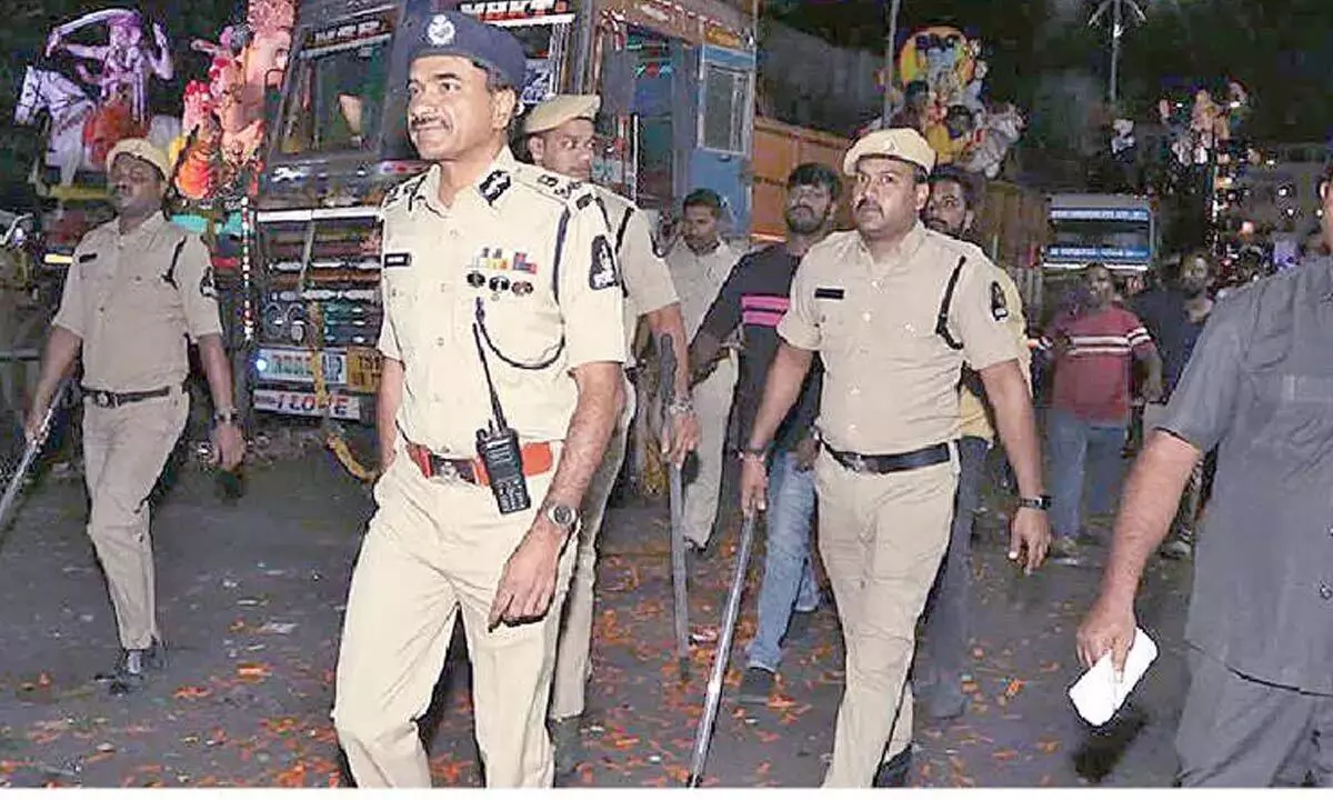 Telangana: शहर के शीर्ष पुलिस अधिकारी विसर्जन के शांतिपूर्ण समापन पर प्रसन्न