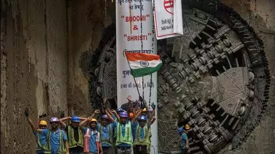 DMRC डीएमआरसी ने चरण 4 विस्तार के तहत दोहरी सुरंग का निर्माण पूरा किया