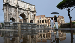 Italy में तूफान के कारण दमकलकर्मी की मौत, तीन विमान यात्री लापता