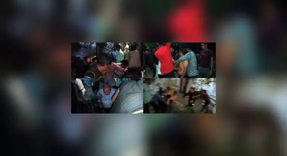 बाढ़ प्रभावित इलाकों का दौरा करने पहुंचे सांसद और डीएम, नाव पलटी, VIDEO