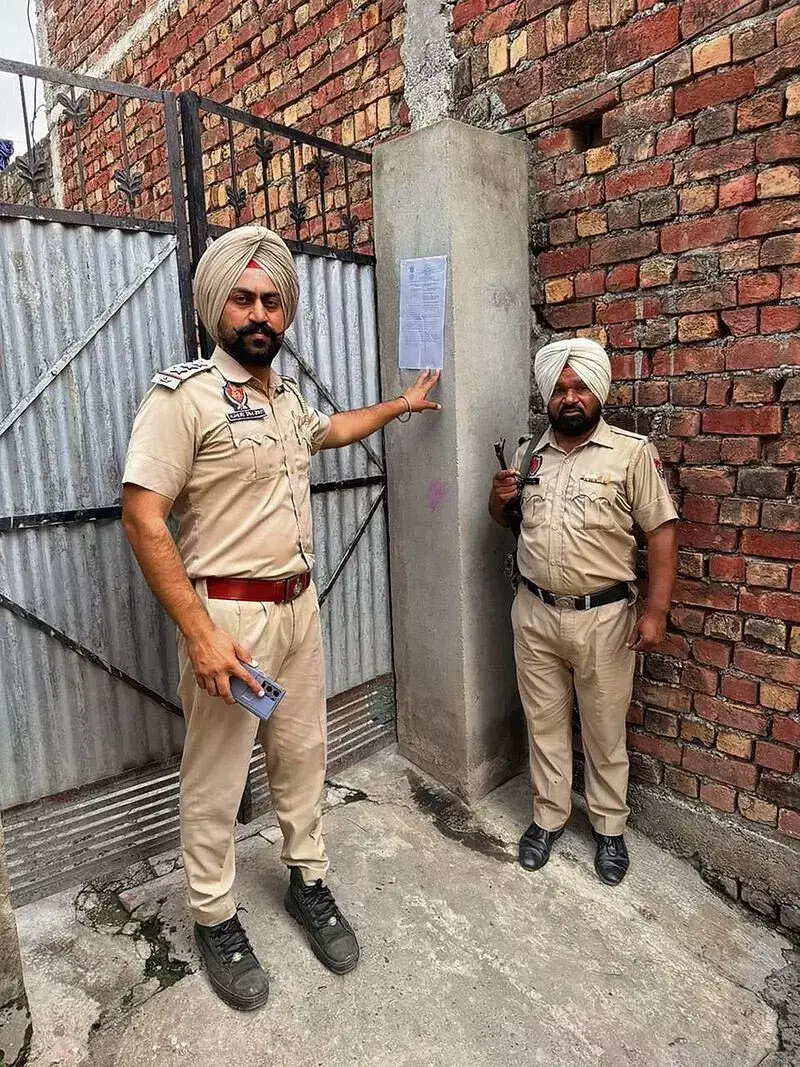 Amritsar में पुलिस ने 5 ड्रग तस्करों की संपत्तियों पर हमला किया