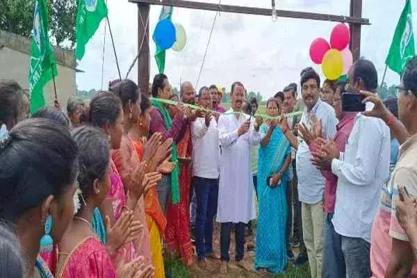 Chaibasa : परिवहन मंत्री ने जयपुर गांव में किया ट्रांसफार्मर का उद्घाटन