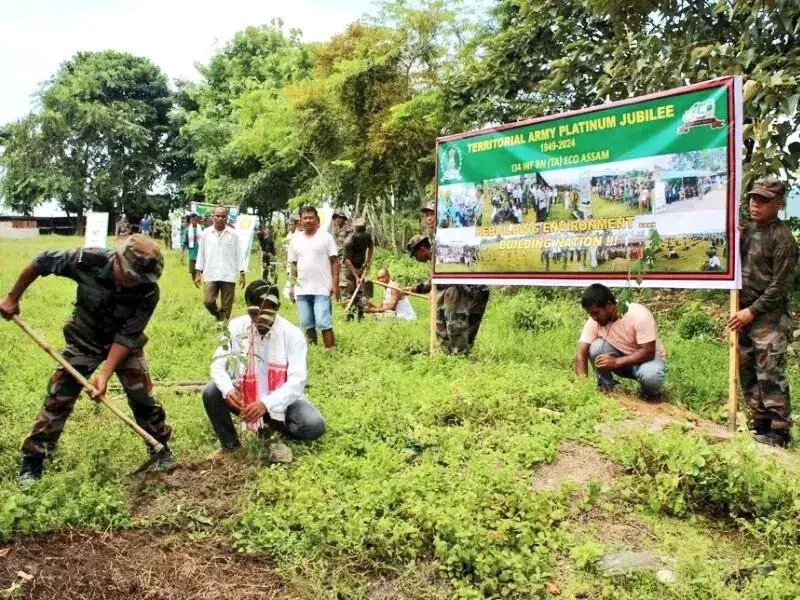 Assam : प्रादेशिक सेना ने बड़े पैमाने पर वृक्षारोपण अभियान के साथ अपनी प्लैटिनम जयंती मनाई