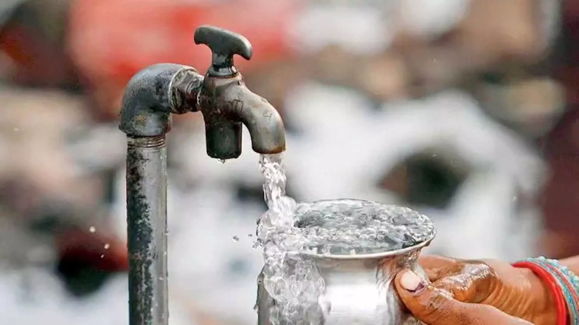 गांधी के नमक Satyagraha गांव के लिए पीने के पानी की मांग