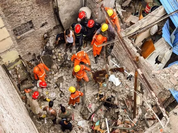 Karol Bagh building: Delhi पुलिस ने इमारत के मालिक से पूछताछ की, गवाहों के बयान दर्ज किए