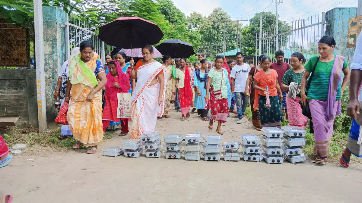 Assam: स्मार्ट मीटर हटाने की मांग को लेकर विरोध प्रदर्शन जारी