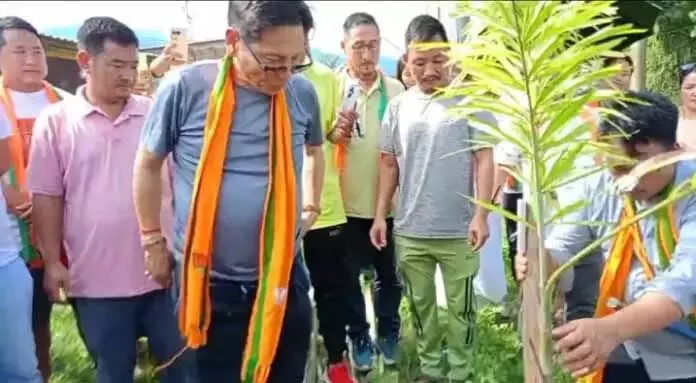 Arunachal : जीएचएसएस दापोरिजो में ‘एक पेड़ मां के नाम’ थीम पर वृक्षारोपण कार्यक्रम आयोजित किया गया