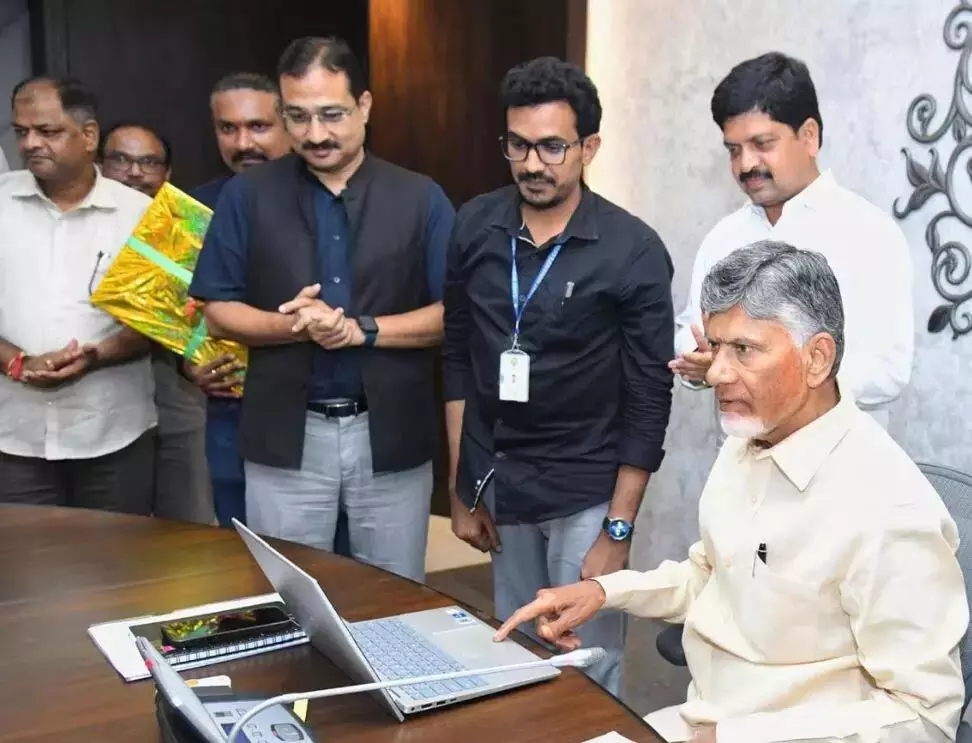 CM Naidu ने नए फ्री सैंड पोर्टल का अनावरण किया