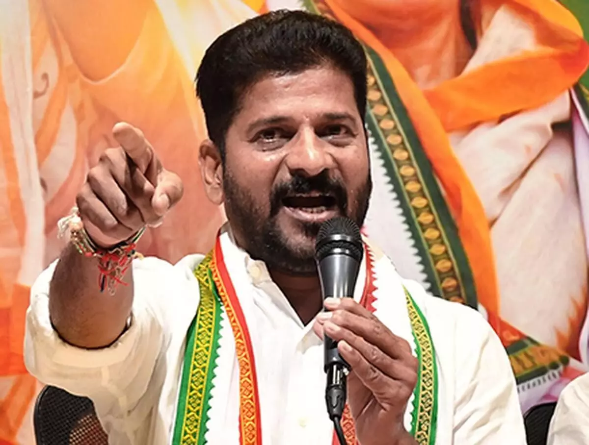 CM Revanth Reddy ने राशन कार्ड वितरण के लिए सख्त योजना बनाने का निर्देश दिया