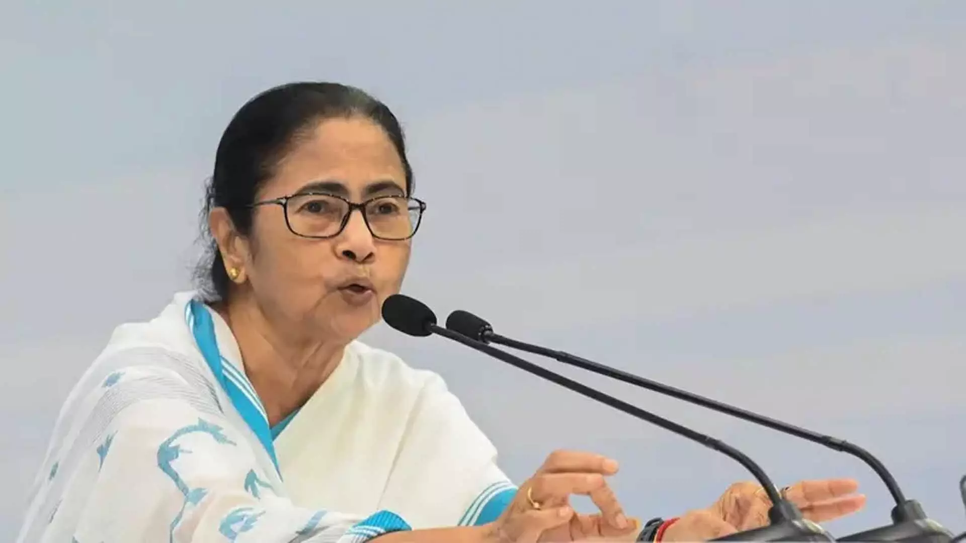 Mamata ने बंगाल में बाढ़ के लिए केंद्र को जिम्मेदार ठहराया