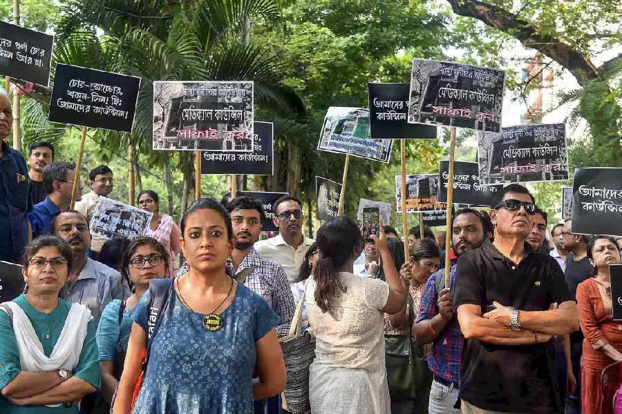 Bengal के जूनियर डॉक्टर शुक्रवार को साल्ट लेक स्थित सीबीआई कार्यालय तक मार्च निकालेंगे