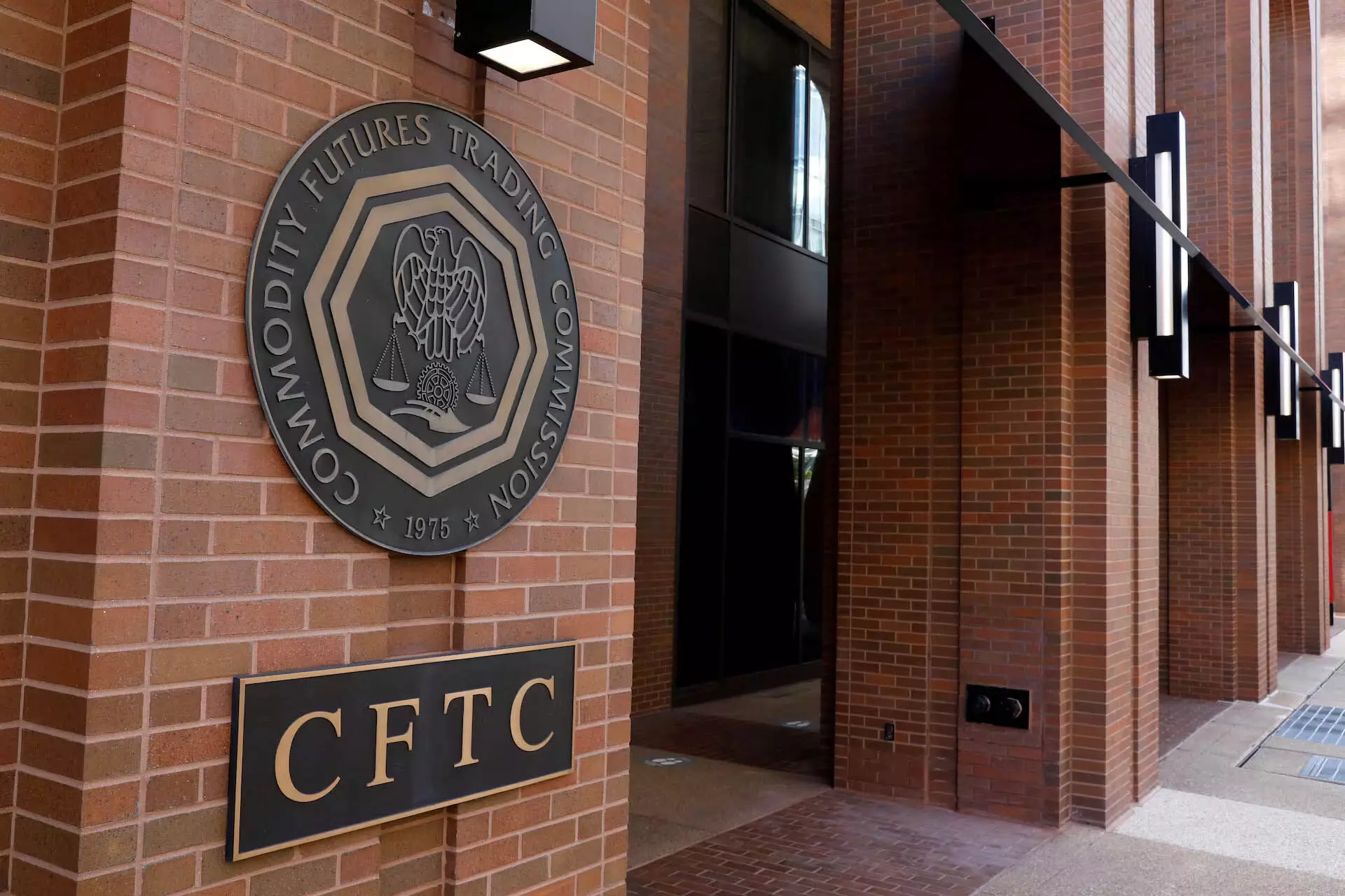 अमेरिकी CFTC ने व्यापारिक दिशानिर्देशों को मंजूरी दे दी