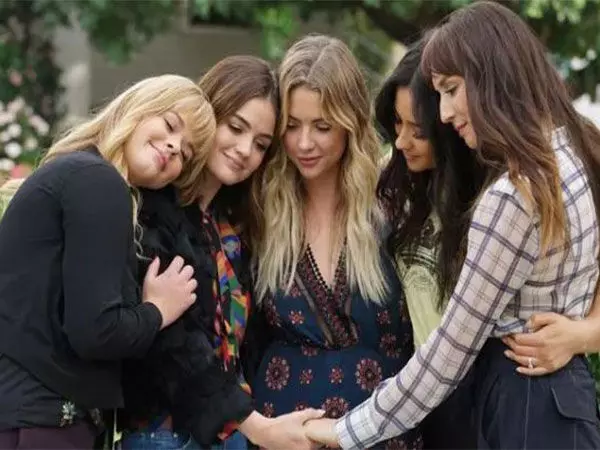 Pretty Little Liars का रीबूट दो सीजन के बाद समाप्त हुआ