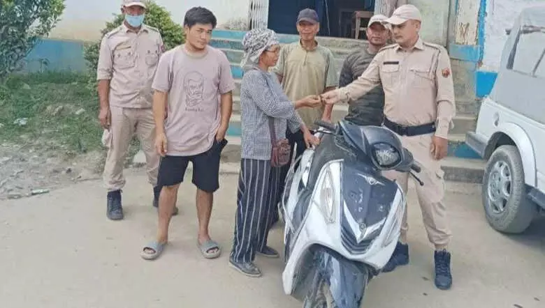 Manipur: चुराचांदपुर पुलिस ने चोरी की गाड़ी कब्जे में ले लिया