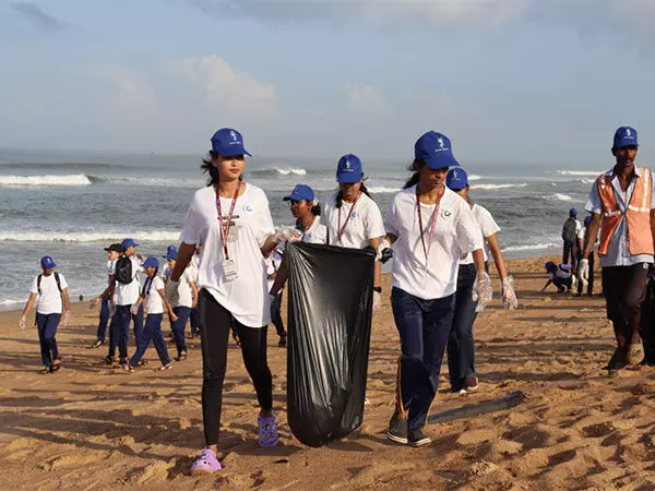 भारतीय तटरक्षक बल ने Puducherry में तटीय सफाई अभियान चलाया