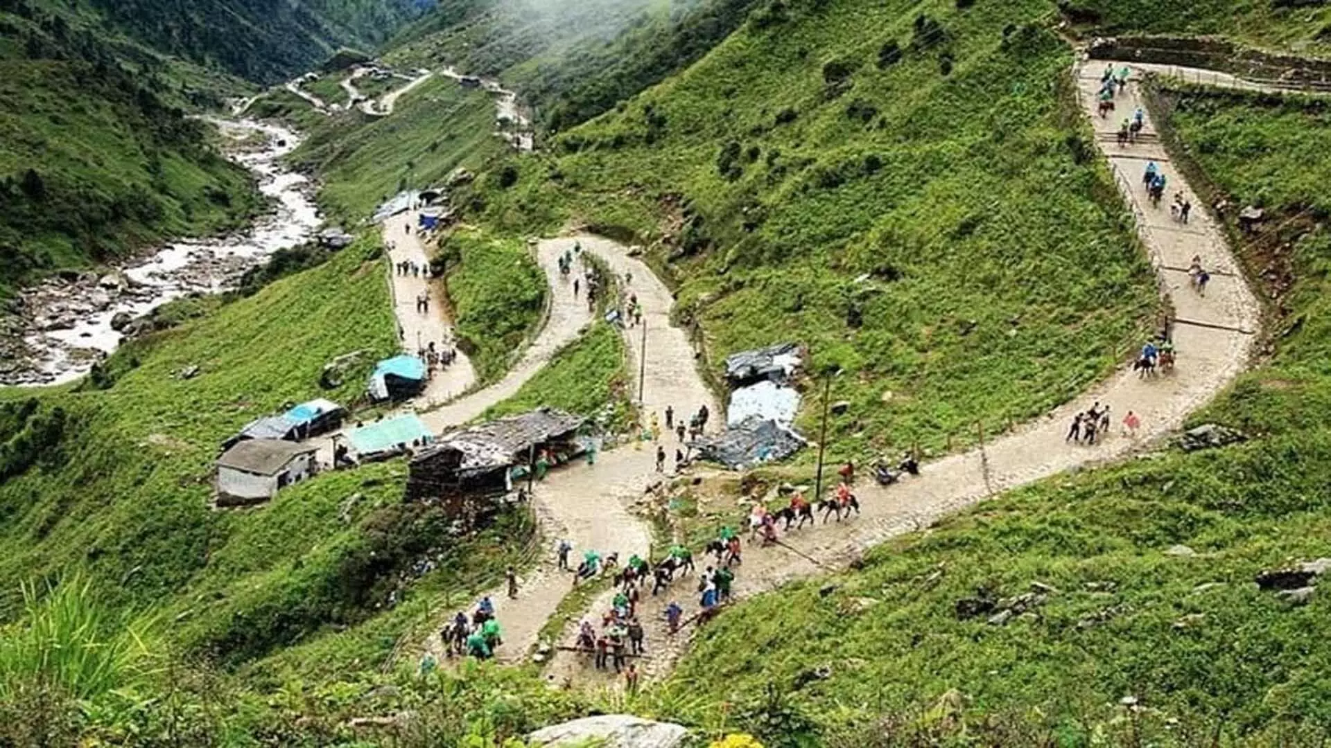 ट्रेक मार्ग में भूस्खलन के कारण Kedarnath तीर्थयात्रा अस्थायी रूप से रोकी गई