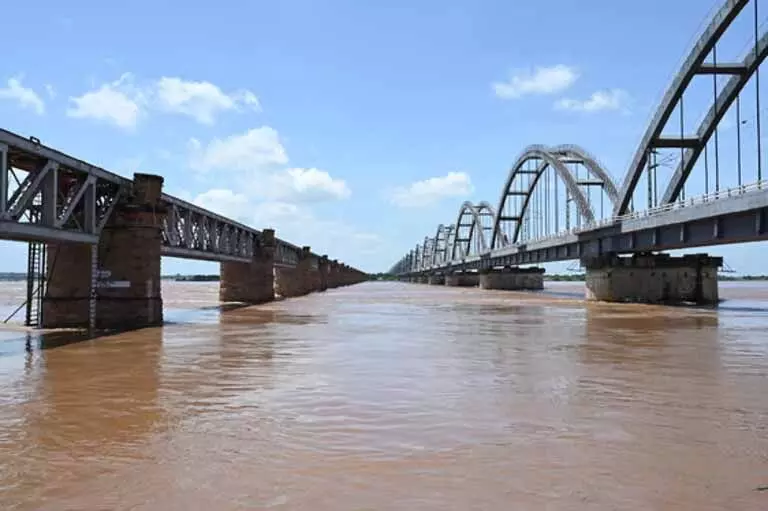 Andhra : गोदावरी नदी में ‘गैस रिसाव’ से आंध्र के कोनासीमा में दहशत फैल गई