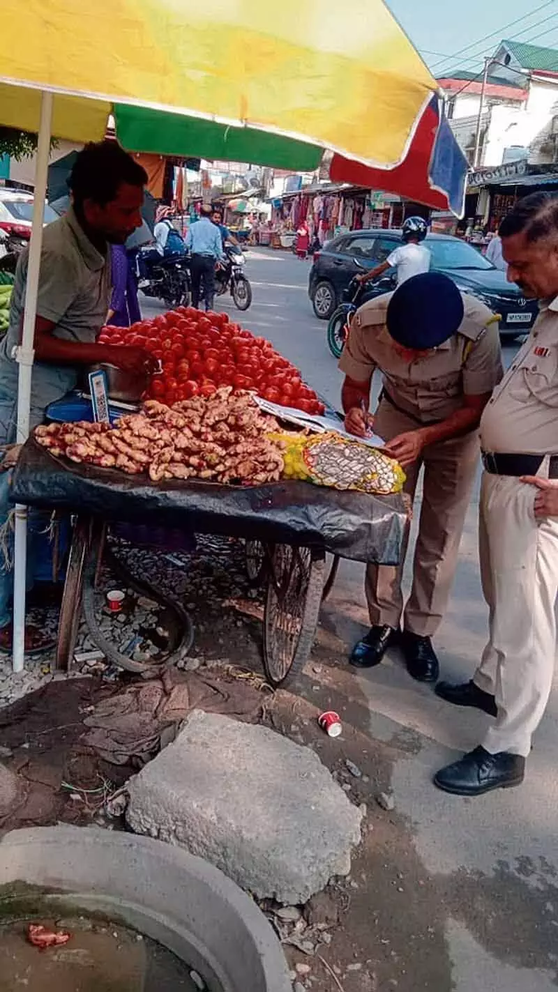 Himachal : शिलाई में प्रवासियों के खिलाफ प्रदर्शन, पुलिस ने सत्यापन अभियान शुरू किया