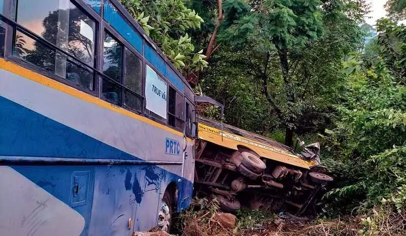 Himachal : धर्मशाला दुर्घटना में स्कूल बस चालक घायल