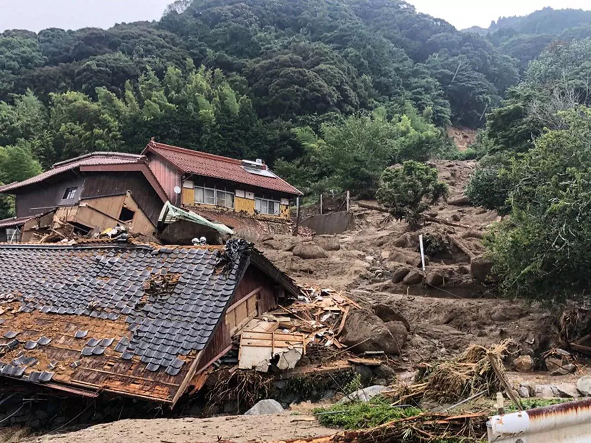 Japan में भारी बारिश के कारण घातक बाढ़ और भूस्खलन का सामना