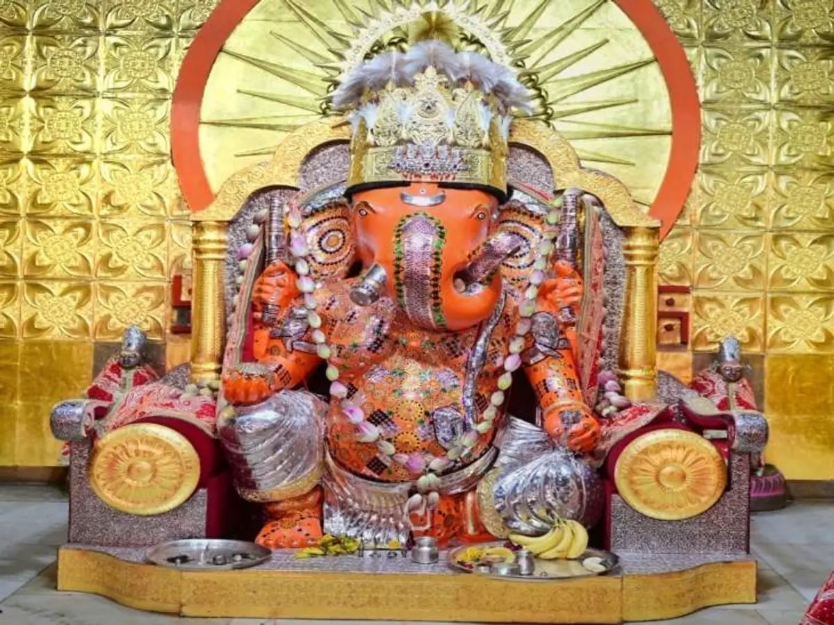 Ganesh mandir की दीवार पर हिंदू लगा रहे चांदी और मुस्लिम लगा रहे सोना, 400 साल पुरानी सच्चाई