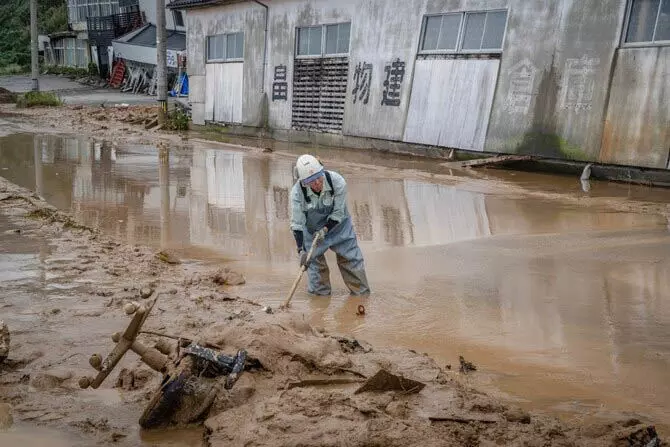 Japan landslide: एक व्यक्ति की मौत और कम से कम 11 लोग लापता