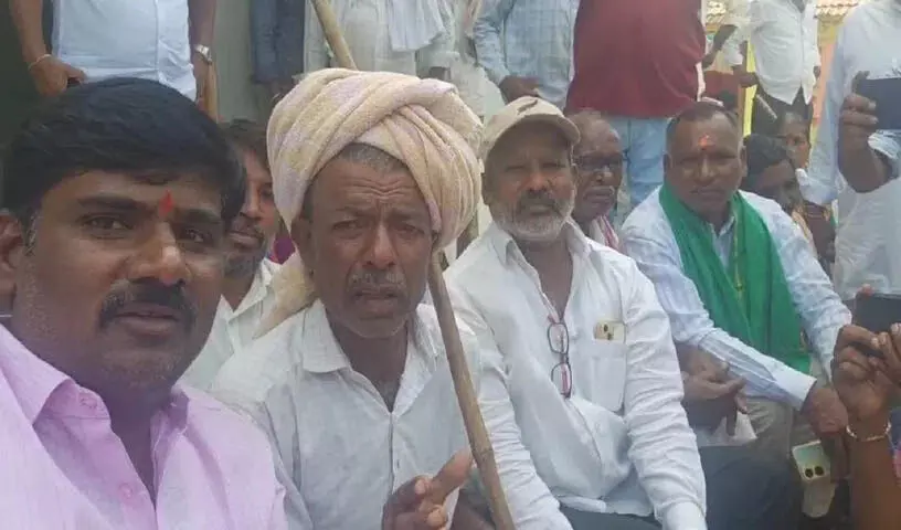 Siddipet में किसानों ने कर्ज माफी के लिए सेल्फी अभियान शुरू किया