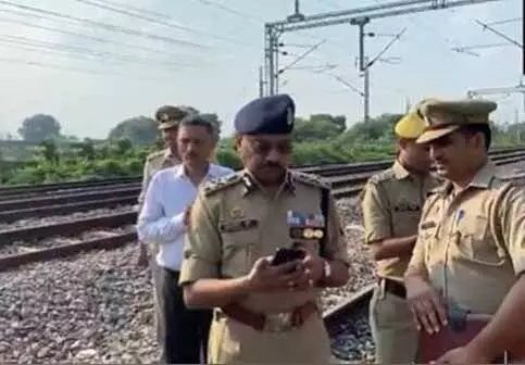 कानपुर रेलवे ट्रैक पर गैस सिलेंडर मिलने की ADG प्रकाश डी ने की जांच