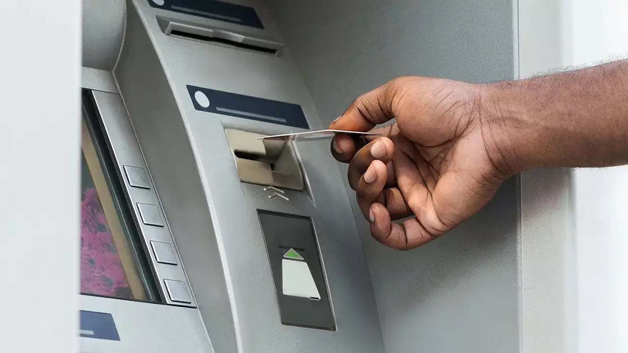 ATM में करें यूपीआई ऐप का इस्तेमाल, और जमा करें नकदी