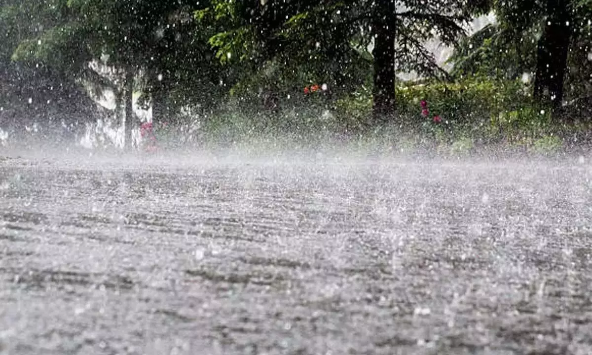 TG: सोमवार को तेलंगाना के 11 जिलों में भारी बारिश का अलर्ट जारी