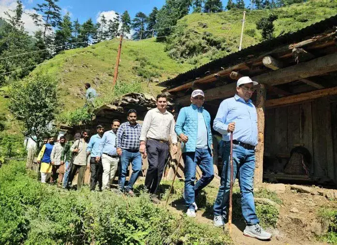 DC Kishtwar ने मील का पत्थर मनाने के लिए 6 घंटे की पदयात्रा की