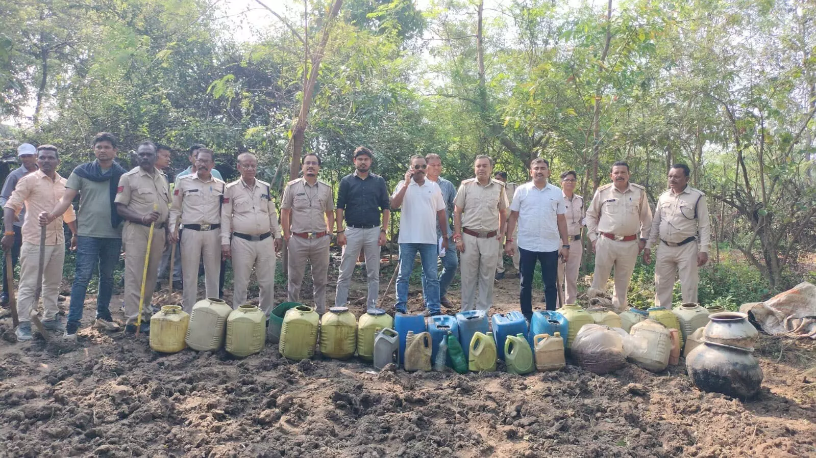 अवैध कारोबार पर सर्जिकल स्ट्राइक, 9 लोग गिरफ्तार