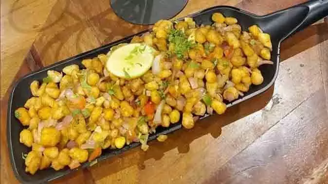 Crispy corn chaat: क्रिस्पी कॉर्न चाट बनाना है बेहद आसान