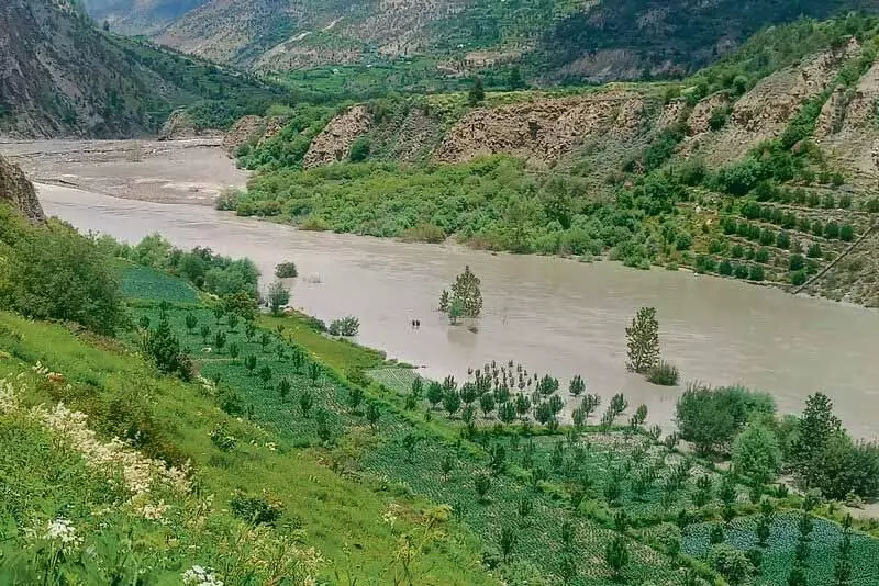 Lahaul के ग्रामीणों ने नाले से बार-बार आने वाली बाढ़ को रोकने के लिए कदम उठाने की मांग की