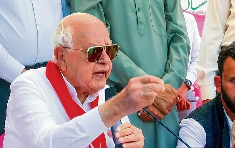 Farooq Abdullah: अनुच्छेद 370 की बहाली के लिए सुप्रीम कोर्ट का दरवाजा खटखटाते रहेंगे