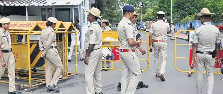 Karnataka : क्या कांग्रेस मजबूती से खड़ी रहेगी या भाजपा सिद्धारमैया को बाहर करेगी