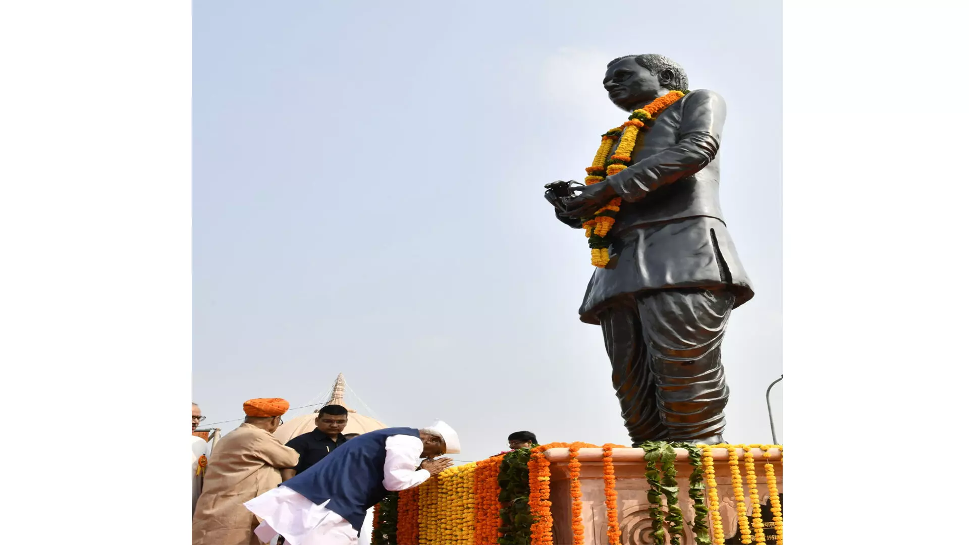 Jaipur: राज्यपाल ने धानक्या स्थित राष्ट्रीय स्मारक स्थल पहुंचकर ,श्रद्धा सुमन अर्पित किए