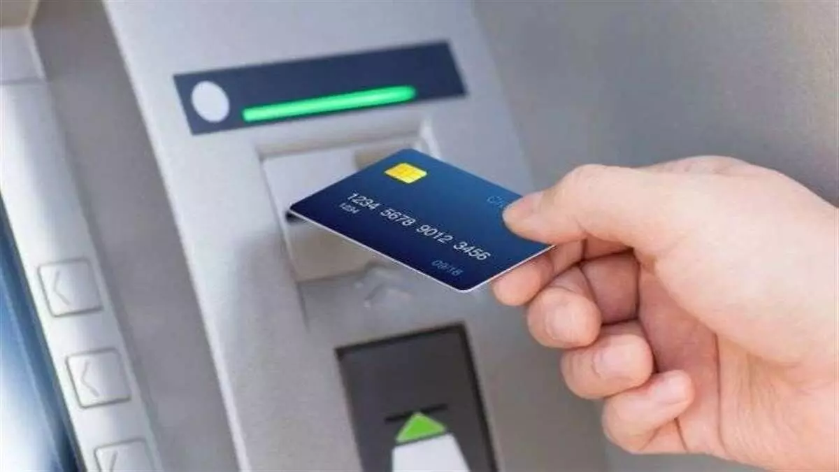 Business: ATM से पैसे निकालने को डेबिट कार्ड की जरूरत नहीं