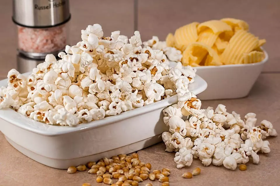 Popcorn कई लोगों के लिए एक लोकप्रिय नाश्ता