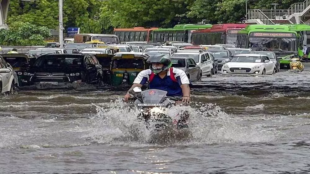 Weather Update : गुजरात में 24 घंटे में 182 तालुकों में बारिश हुई