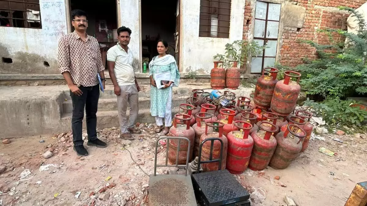 Chittorgarh : मकान से अवैध 33 गैस सिलेंडर बरामद, गैस रिफिलिंग के खिलाफ की कार्रवाई