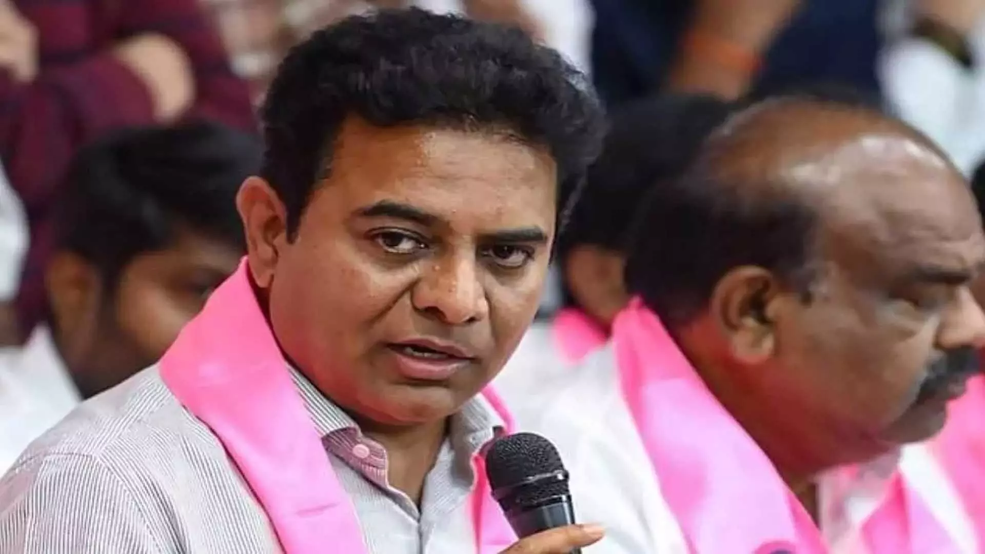 KTR ने तेलंगाना में कांग्रेस सरकार पर संविधान को कुचलने का आरोप लगाया