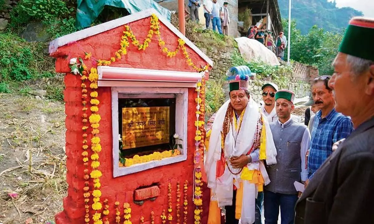 Himachal: राजस्व मंत्री ने विकास परियोजनाओं की आधारशिला रखी