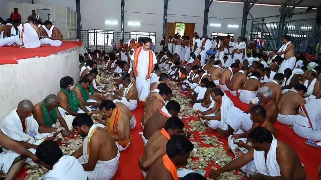 Andhra: श्रीशैलम मंदिर की हुंडी में 4 करोड़ रुपये एकत्र हुए