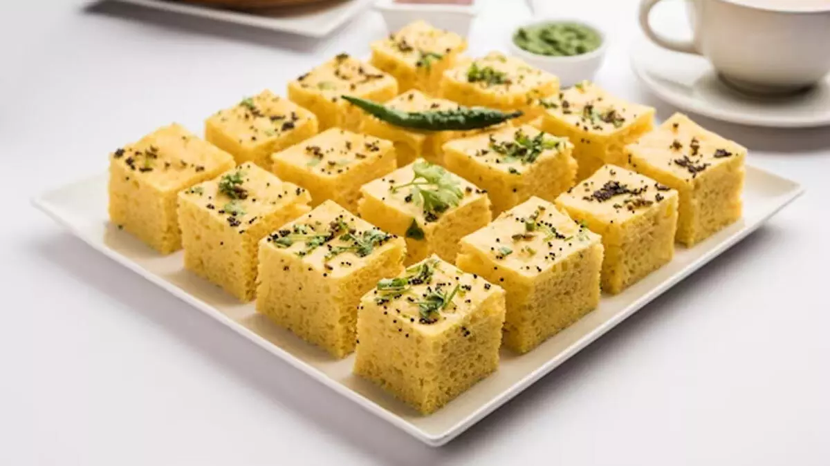 Khaman Dhokla करें नाश्ते में सर्व बच्चे-बड़े सबको आएगा पसंद