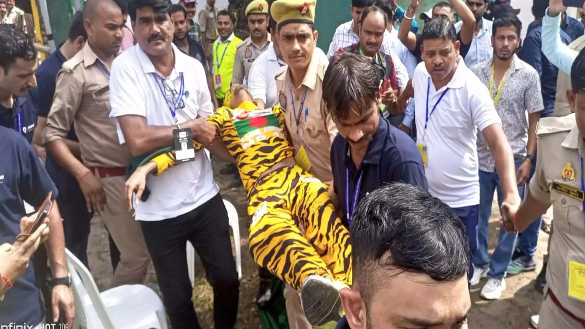 Indian प्रशंसकों की बांग्लादेशी प्रशंसकों से बहस