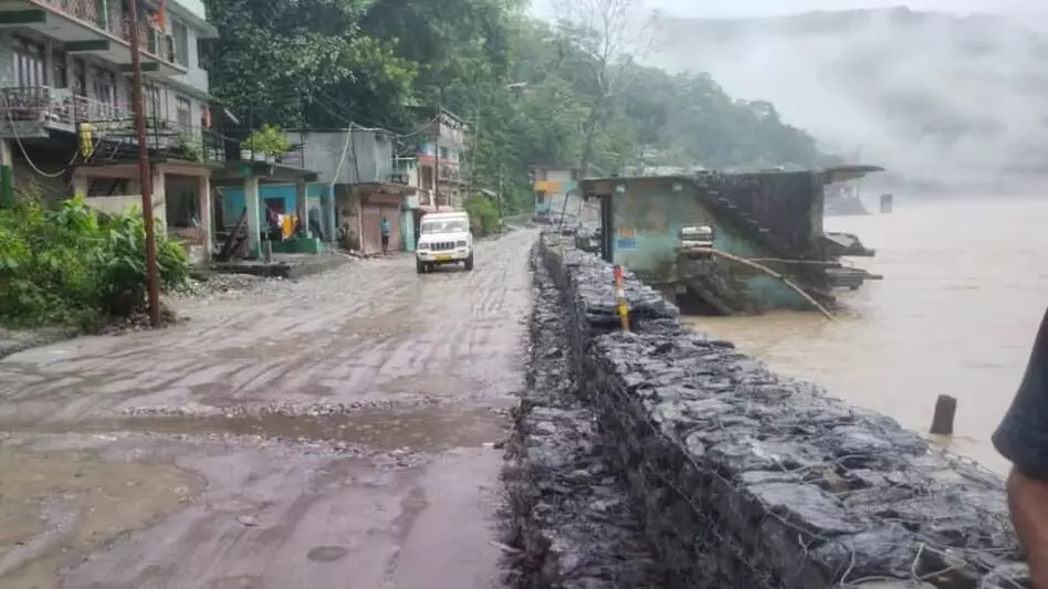 Sikkim : तीस्ता का जलस्तर कम, बारिश के बावजूद दार्जिलिंग की सड़कें खुली रहीं