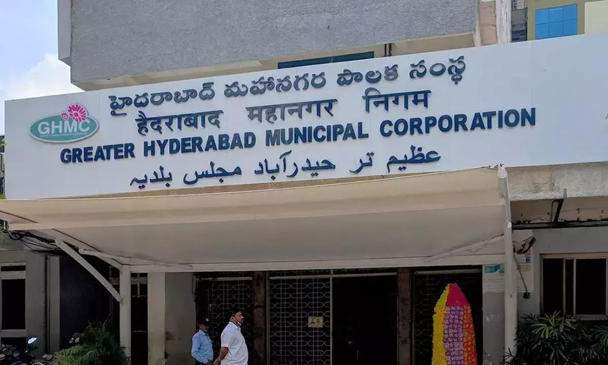 GHMC कमिश्नर ने ग्रेटर हैदराबाद में पोस्टर लगाने पर प्रतिबंध लगाया